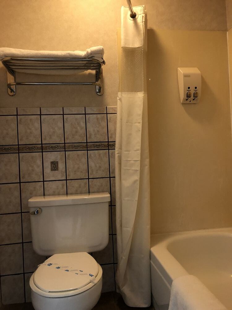 Hotel Travelers Inn
