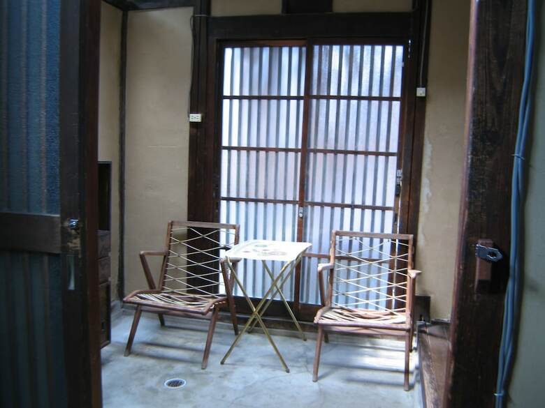 Hostal Small World Guest House - Hostel