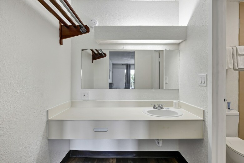 Hotel Zen Living Suites - Orange Park