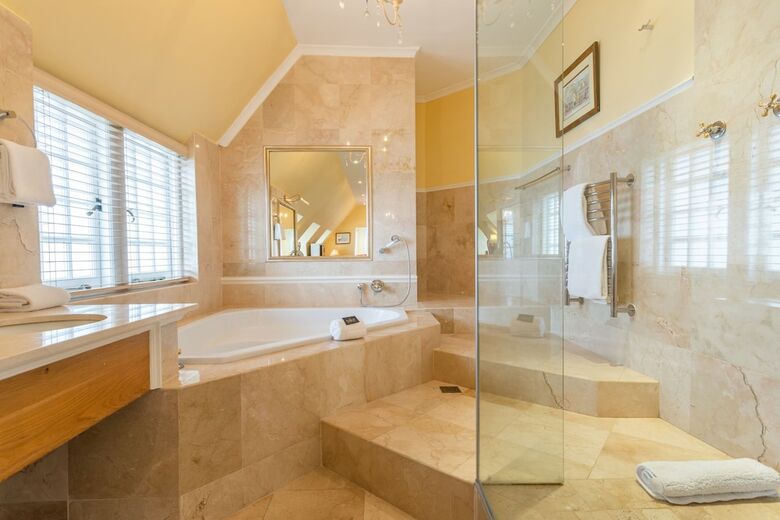 Hotel St James Manor
