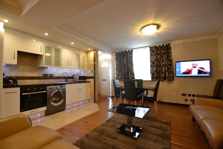 Hyde Park Suites - Apartments