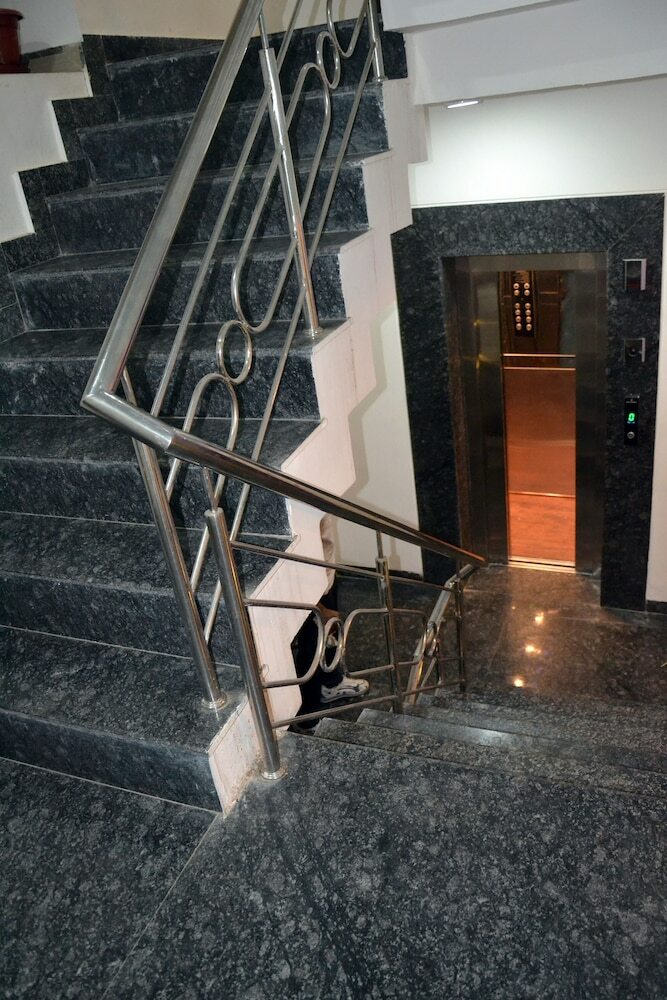 Airport Hotel Star Inn