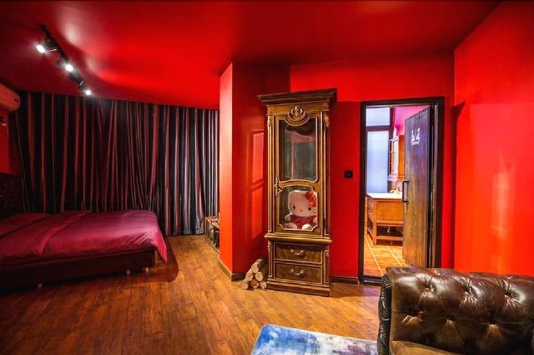 Crosme Theme Hotel