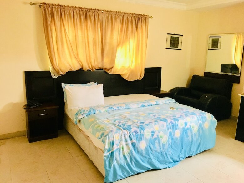 Hymax Grace Hotel And Suites