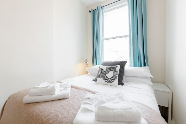 Earls Court Apartments By Basetogo