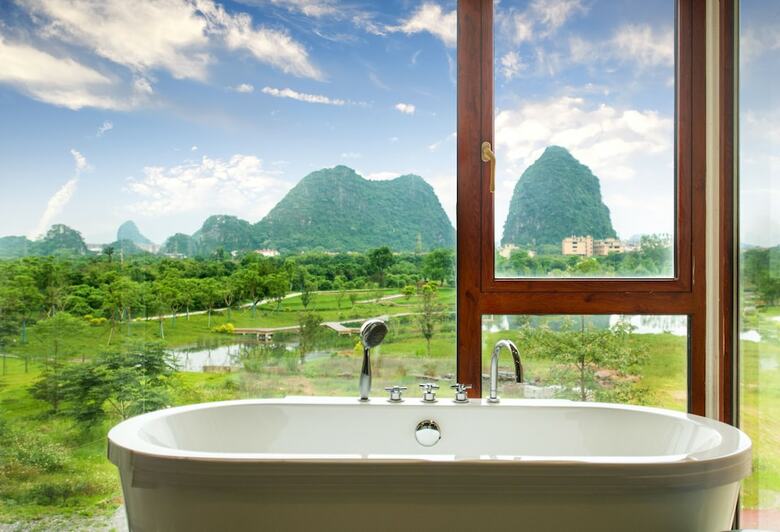 Peach Blossom Resort Hotel