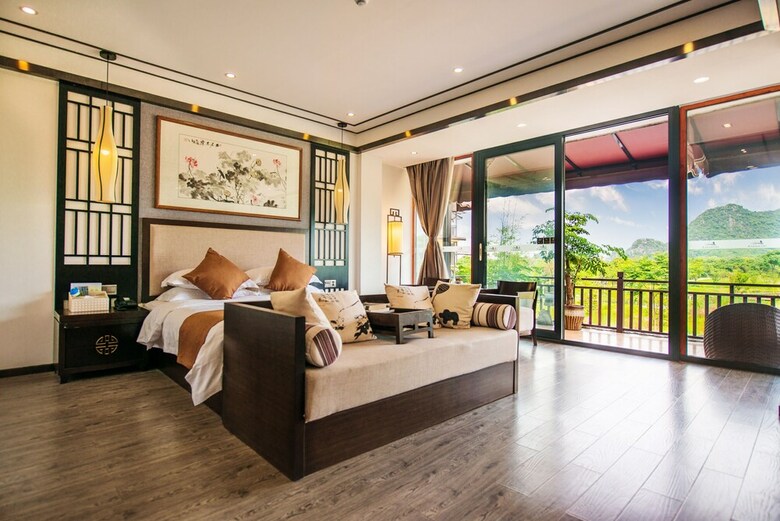 Peach Blossom Resort Hotel