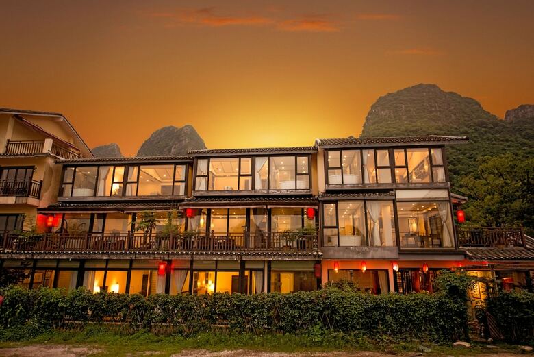 Peach Blossom Resort Hotel