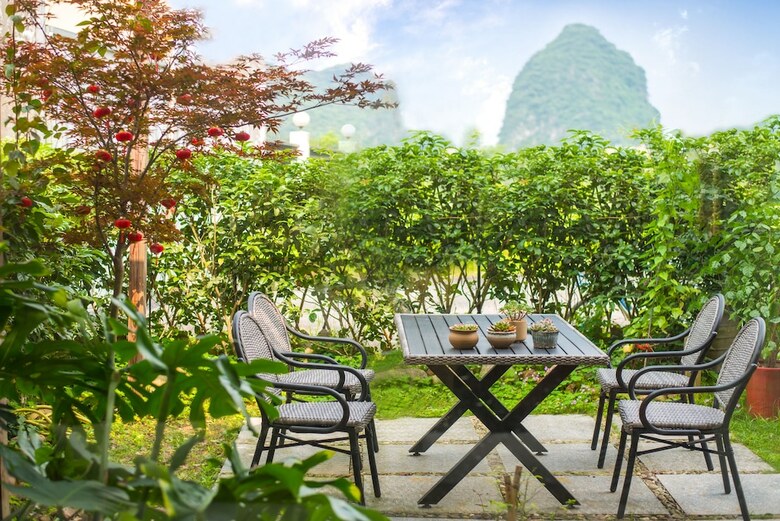 Peach Blossom Resort Hotel
