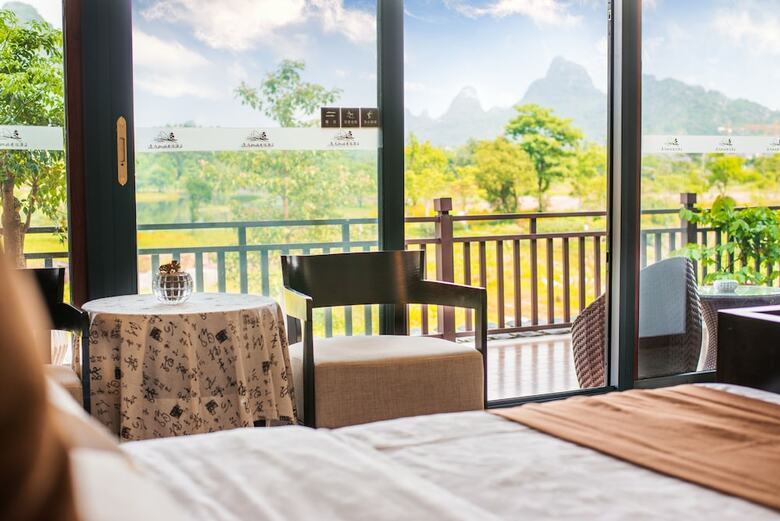 Peach Blossom Resort Hotel