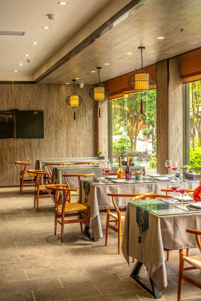 Peach Blossom Resort Hotel