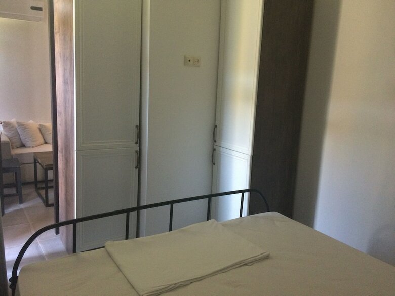 Mgzavrebi Gonio Aparthotel