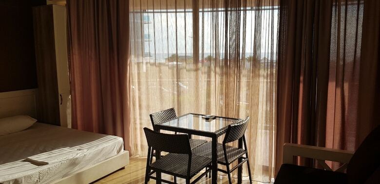 Mgzavrebi Gonio Aparthotel