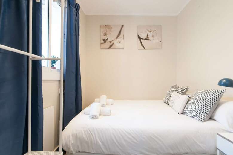Lovely And Central 4 Br Apartment