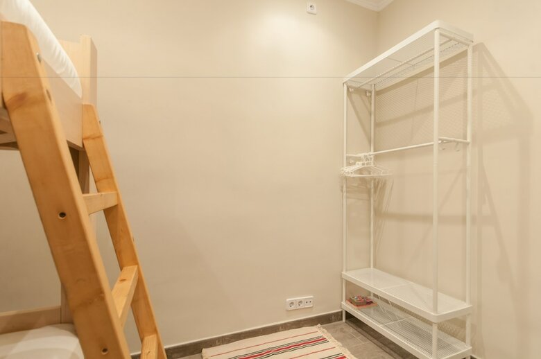 Lovely And Central 4 Br Apartment