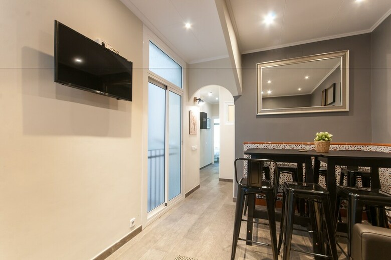 Lovely And Central 4 Br Apartment