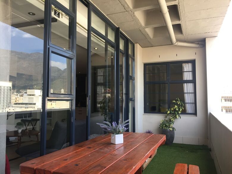 Aparthotel Cape Town Apartment With Balcony