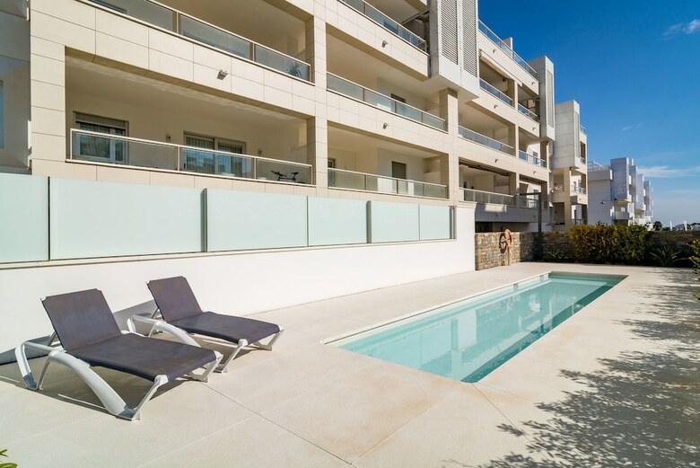 Lab-modern 3 Bedroom Apart Near Beach