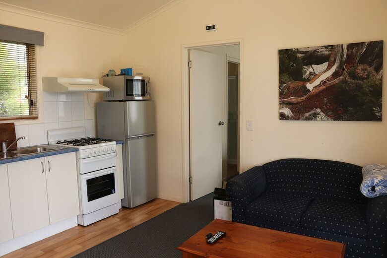 Snug Beach Cabin And Caravan Park