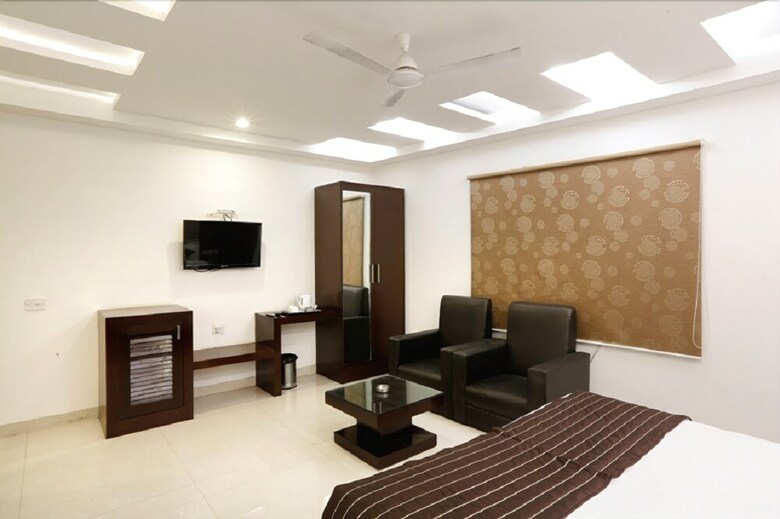 Hotel Anand Lok Inn