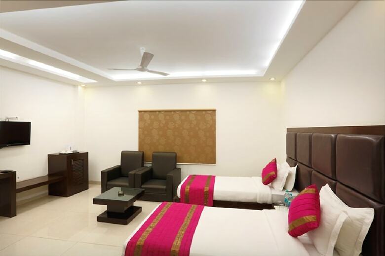 Hotel Anand Lok Inn