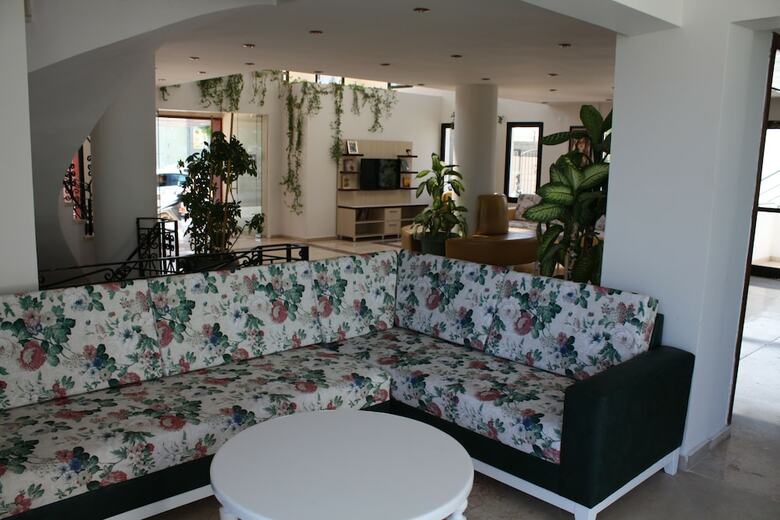 Bronze Hotel