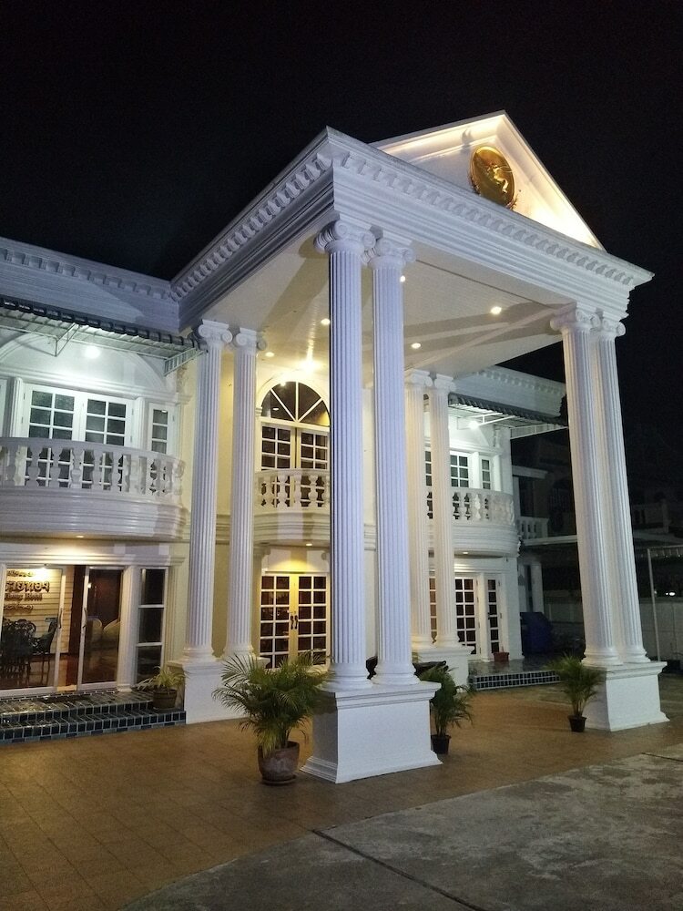 Baan Sai Thong Hotel