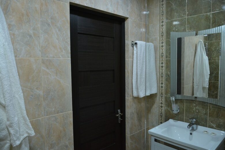 Tomu's Hotel