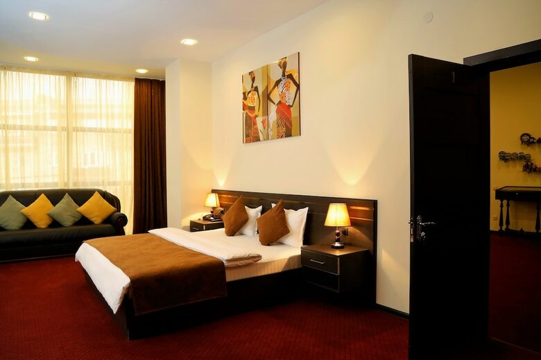 Tomu's Hotel