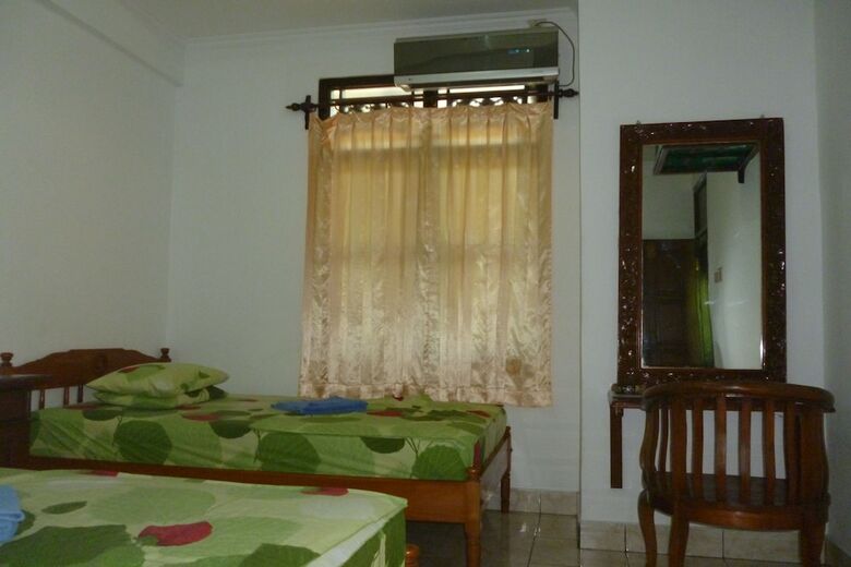 Hotel Pondok Santhi Homestay