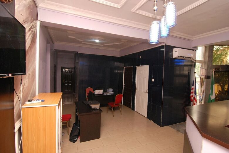 Silverland Hotel And Suites