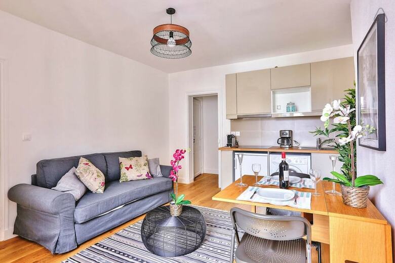 Family Apartment "buttes Chaumont"