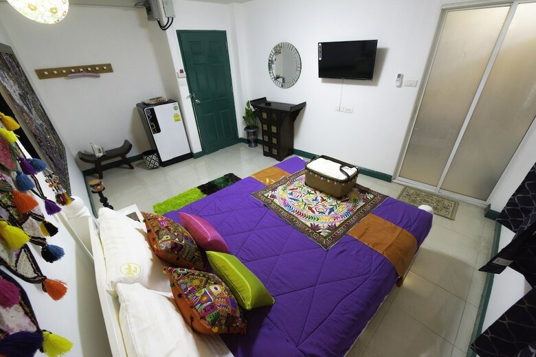 Yellow Hotel