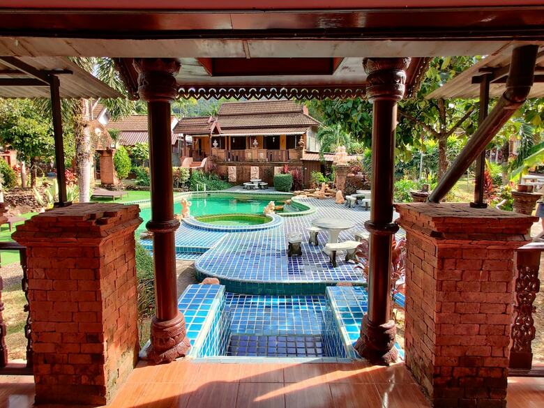Hotel Grand Orchid Resort