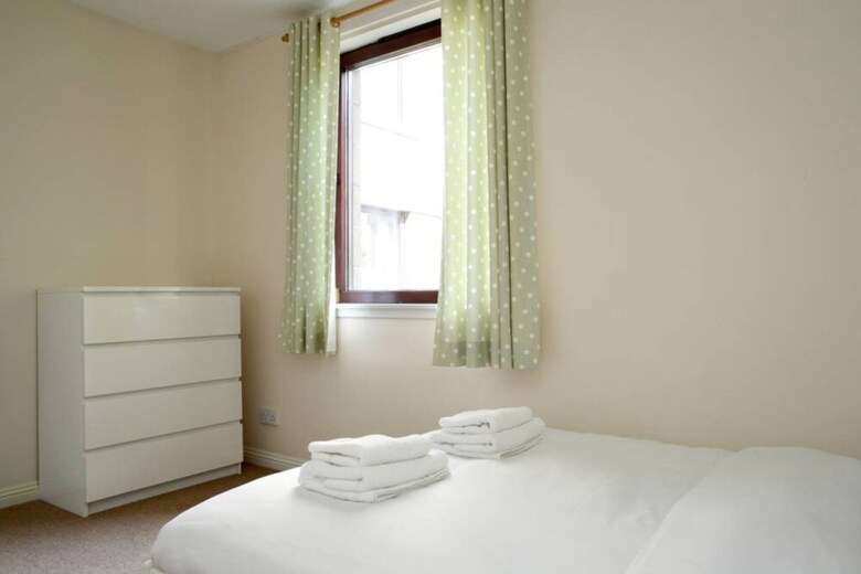2 Bedroom Canalside Apartment