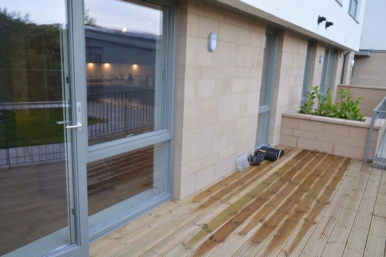 Apartamentos 2 Bedroom Ground Floor Flat With Garden