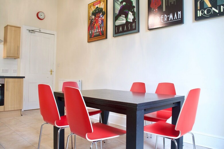 3 Bedroom Apartment In Edinburgh