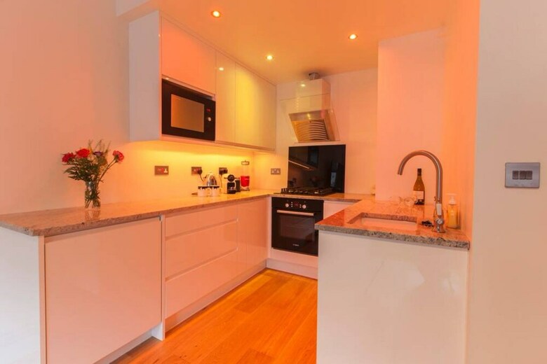 2 Bedroom Apartment Near Edinburgh Castle