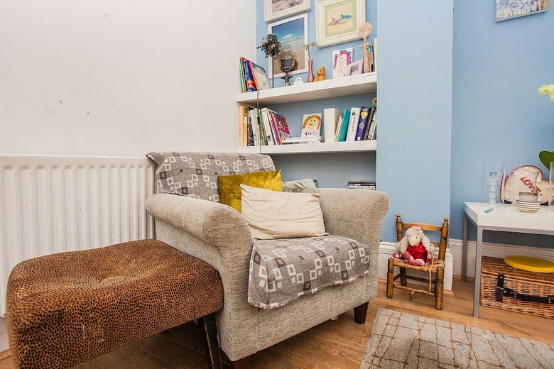 Two Bedroom Apartment Near Shepherds Bush