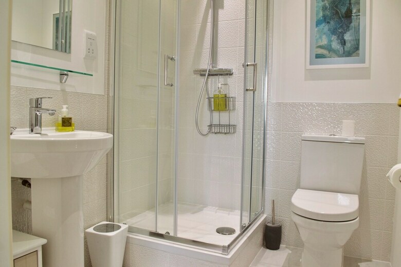 Central 2 Bedroom Apartment With Free Parking