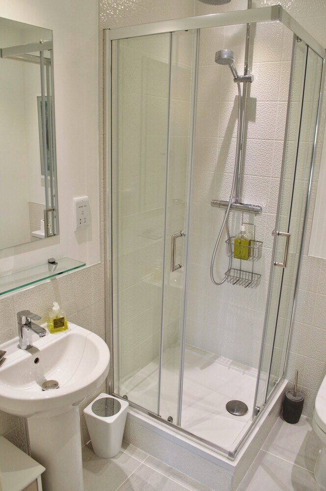 Central 2 Bedroom Apartment With Free Parking