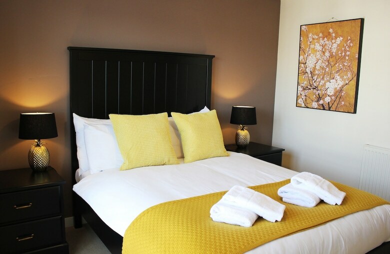 2 Bedroom Apartment With Free Parking