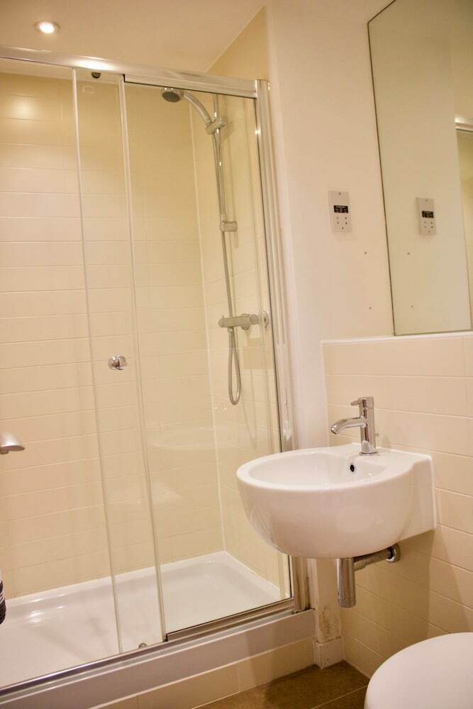 2 Bedroom Apartment With Free Parking