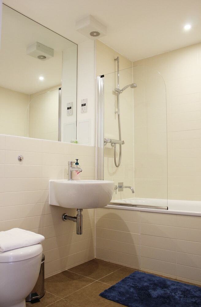 2 Bedroom Apartment With Free Parking
