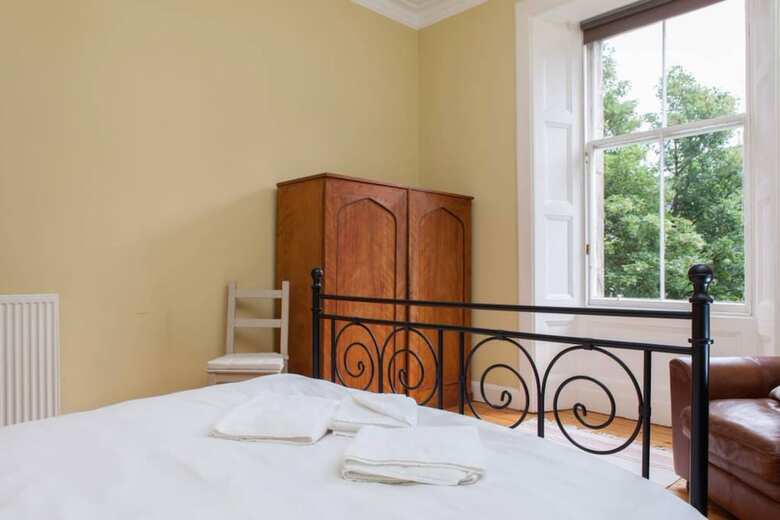 4 Bedroom Apartment Near The Meadows