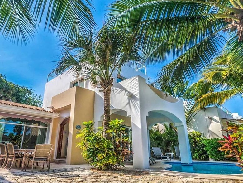 Paraiso Villa By Chezplaya