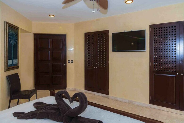 Hermosa Mayette Villa By Chezplaya