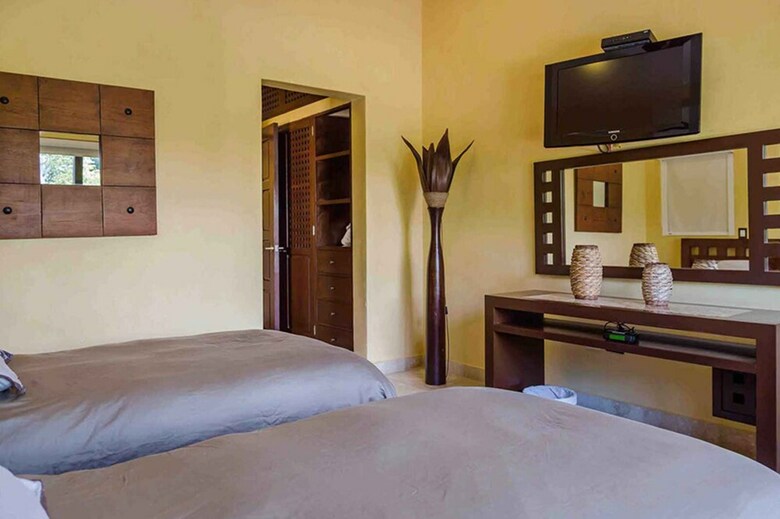 Hermosa Mayette Villa By Chezplaya