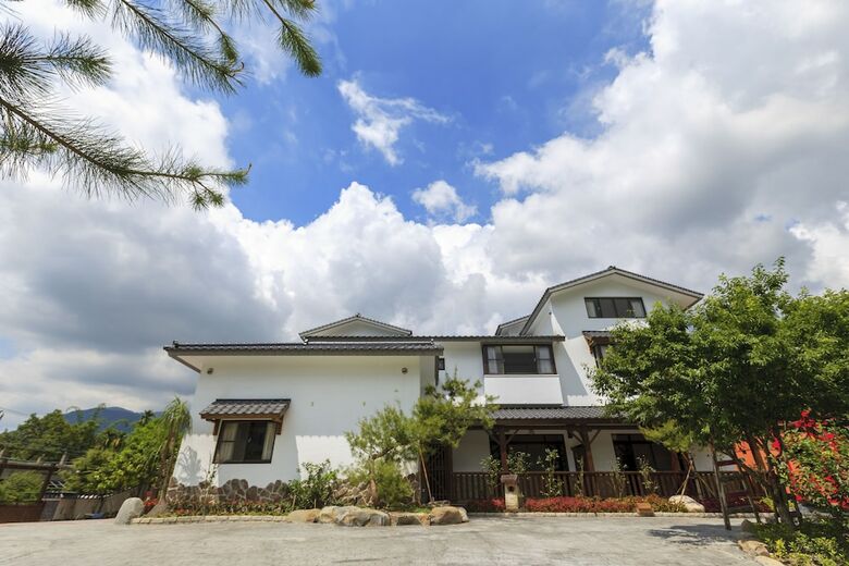 Bed & Breakfast Huaman Hot Spring Villa