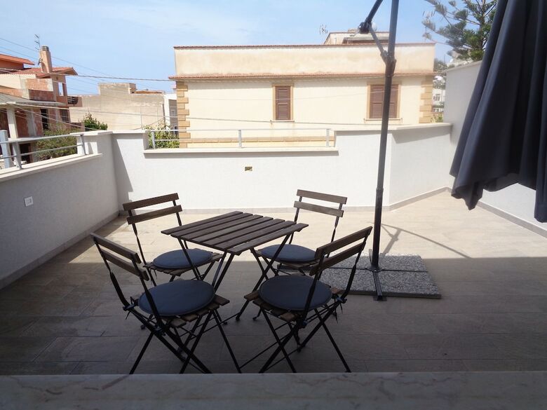 Eryx Apartments